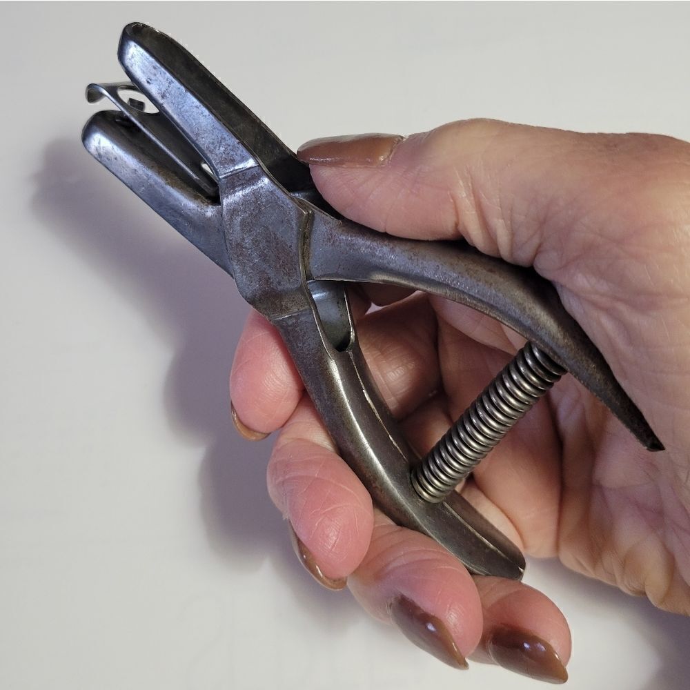 Vintage W. Schollhorn Co. BERNARD Vacuum Loose Leaf Punch